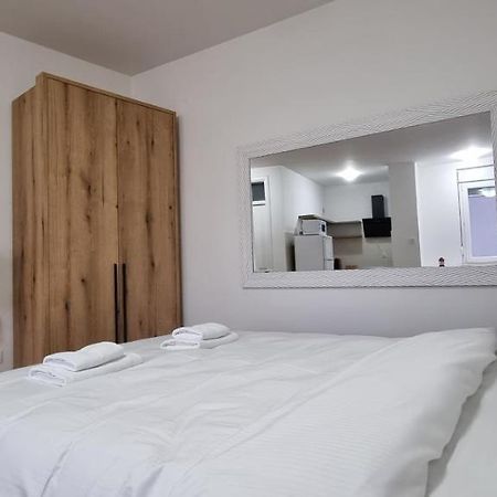 Grove II Apartment = Strict City Centre Νόβι Σαντ Εξωτερικό φωτογραφία