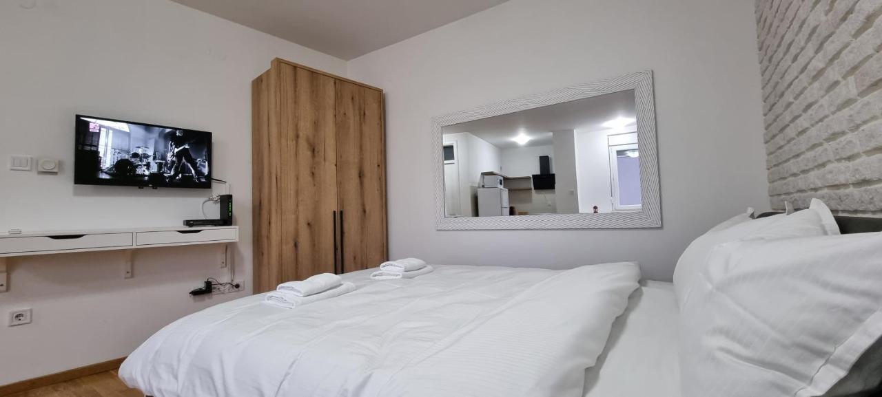Grove II Apartment = Strict City Centre Νόβι Σαντ Εξωτερικό φωτογραφία