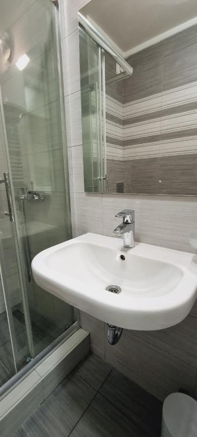 Grove II Apartment = Strict City Centre Νόβι Σαντ Εξωτερικό φωτογραφία