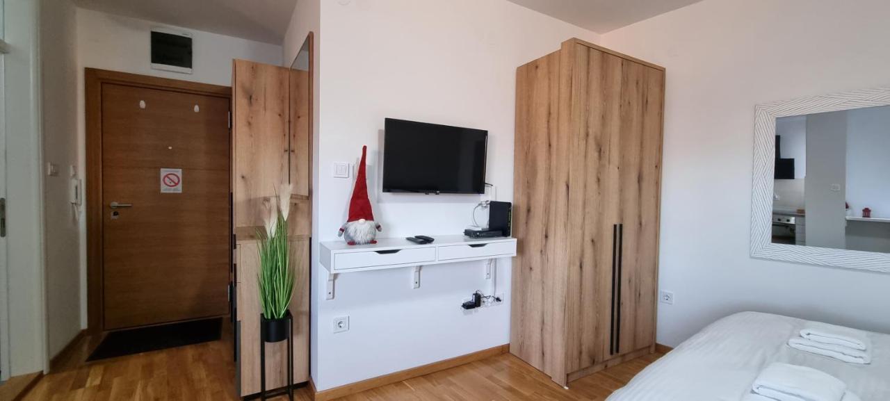 Grove II Apartment = Strict City Centre Νόβι Σαντ Εξωτερικό φωτογραφία