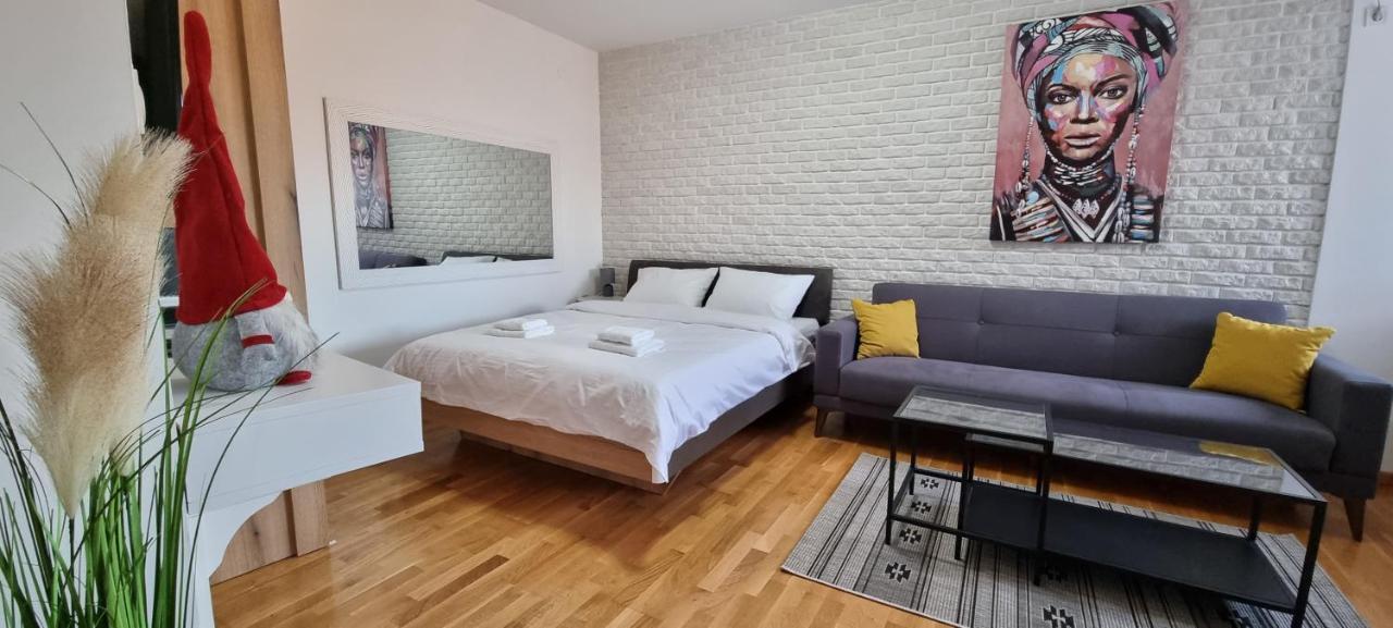 Grove II Apartment = Strict City Centre Νόβι Σαντ Εξωτερικό φωτογραφία